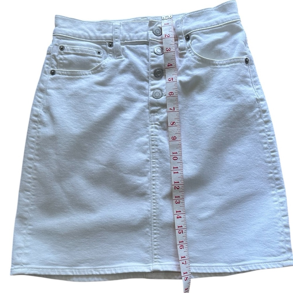 J. Crew Button-front denim skirt in crisp white. Size: 24 - Picture 4 of 16